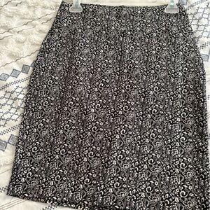 Chic Black and White Patterned Pencil Skirt